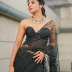 Mirna Menon Instagram - 🖤 Saree : @bespoke.dhishya Blouse : @archana.karthick PC : @sk_abhijith MUA : @laxmi_saneesh Jewellery : @mspinkpantherjewel Location : @holidayinn_cochin