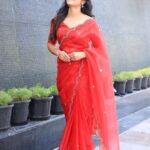 Mirna Menon Instagram - Super happy on the advance booking happening worldwide ✨❤️ #Jailer Saree : @hafsaaddotcom PC : @varuun.jpg MUA : @vyshalisundaram_hairstylist Stylist : @gayathribalasubramanian21