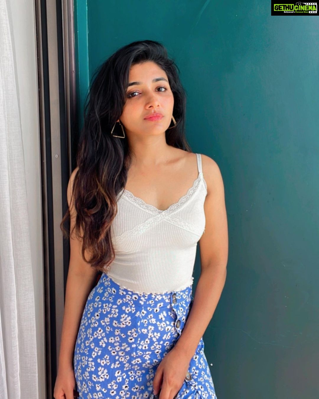 Mirna Menon Instagram - smile, breathe and go slowly ✨💙