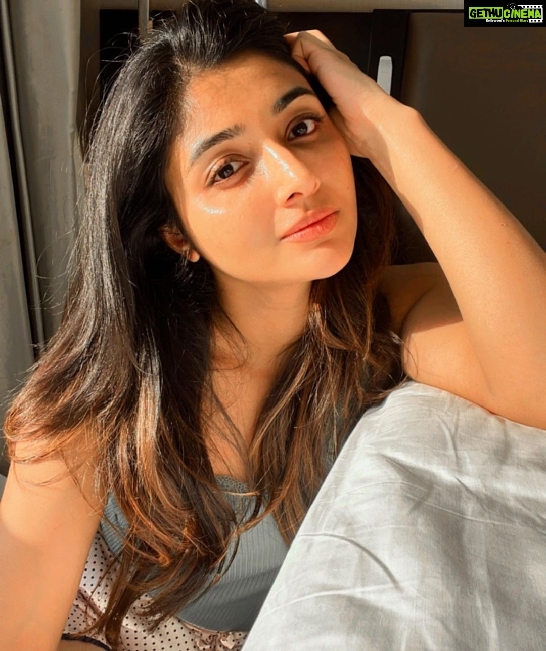 Mirna Menon Instagram - Feeling the endless sunshine ☀️
