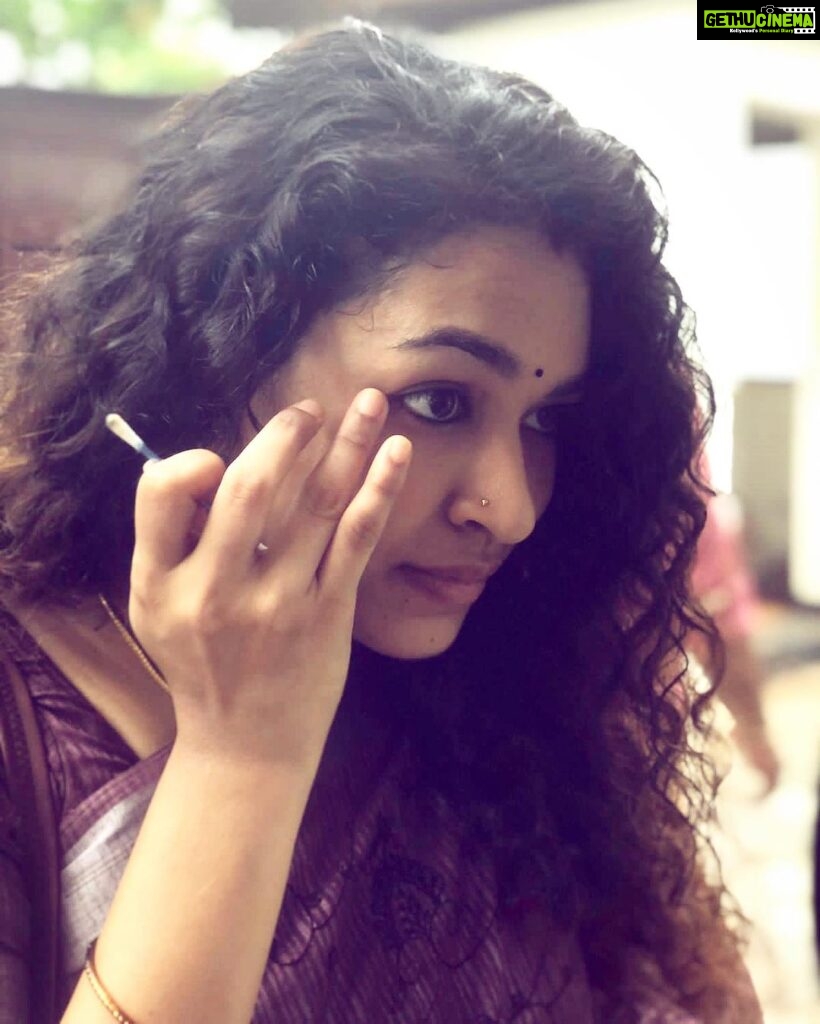 Misha Ghoshal Instagram - I really like this pic, specially coz candids at the right time happens very rarely in my case 😊 in between shots #filmshoot #candid #touchup #kajal