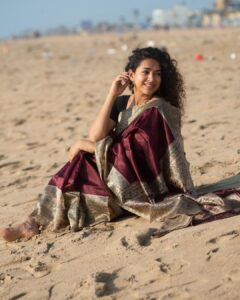 Misha Ghoshal Instagram - Photo dump from the saree series… posting all the pics i liked in the same post… let me know if u liked it too 😊