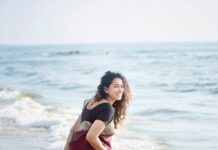 Misha Ghoshal Instagram - Photo dump from the saree series… posting all the pics i liked in the same post… let me know if u liked it too 😊 Marina Beach, Chennai