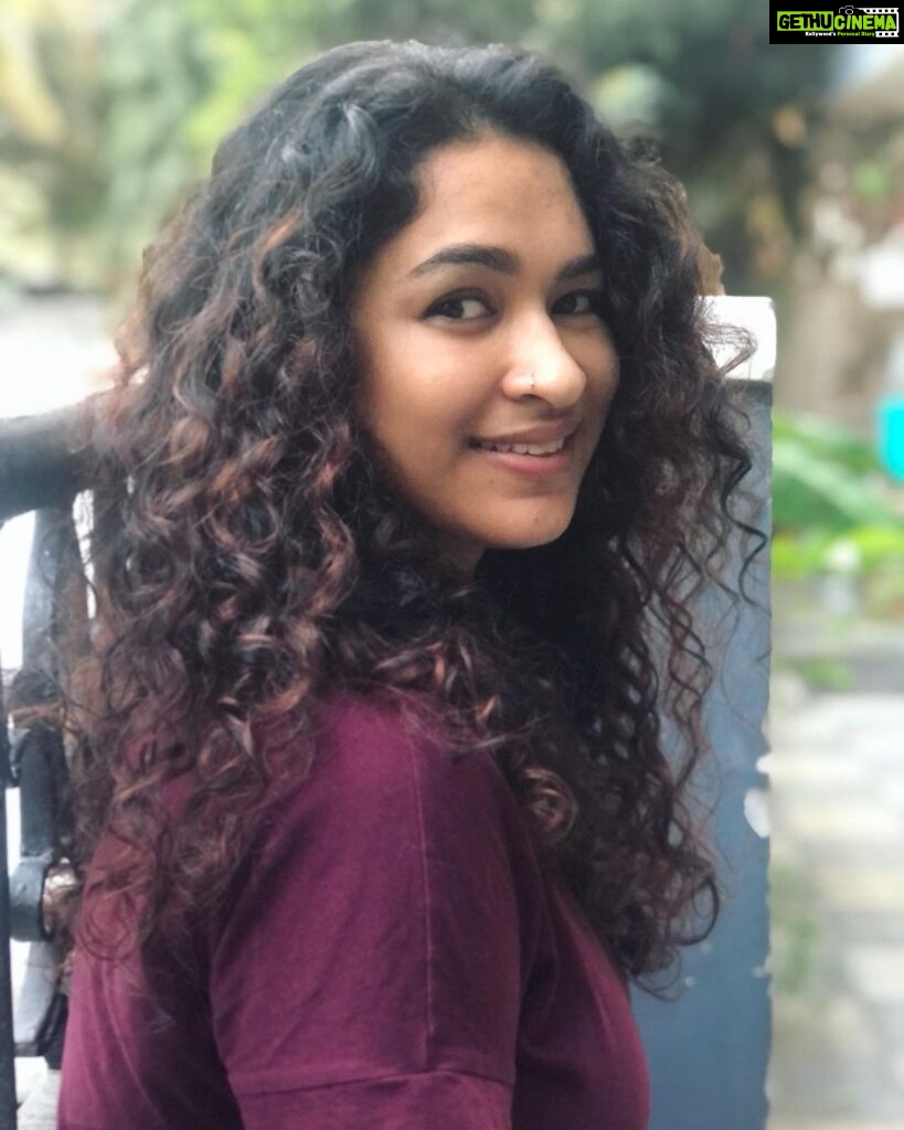 Misha Ghoshal Instagram - Welcoming the New year with a wide smile, open heart and gratitude 🙏🏼 May 2023 give us the best of everything, good health, success, happiness, more work, peace and positivity… may we expect less nd live more ❤️ Thank u to each one who were a part of my 2022, for all the love and care, for helping me move forward in life, teaching me new life lessons, to my family for always sticking around, to my old friends and new ❤️ i love u all so much ❤️ Thank u for everything… Happpyyy New Year 🥰 #2023 #newyear #newlook #highlights #blessed