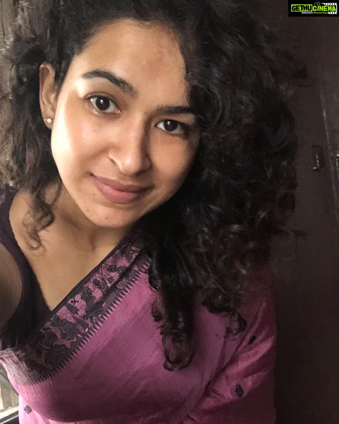 Misha Ghoshal Instagram - Wearing mumma’s saree ❤️