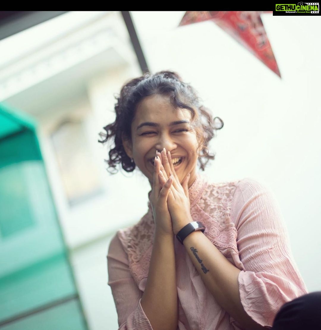 Misha Ghoshal Instagram - Laughing… Ya that’s my talent… I can laugh at the most lamest jokes like there could b nothing funnier than that 😂 #throwback Thank u for this click @nirpadam
