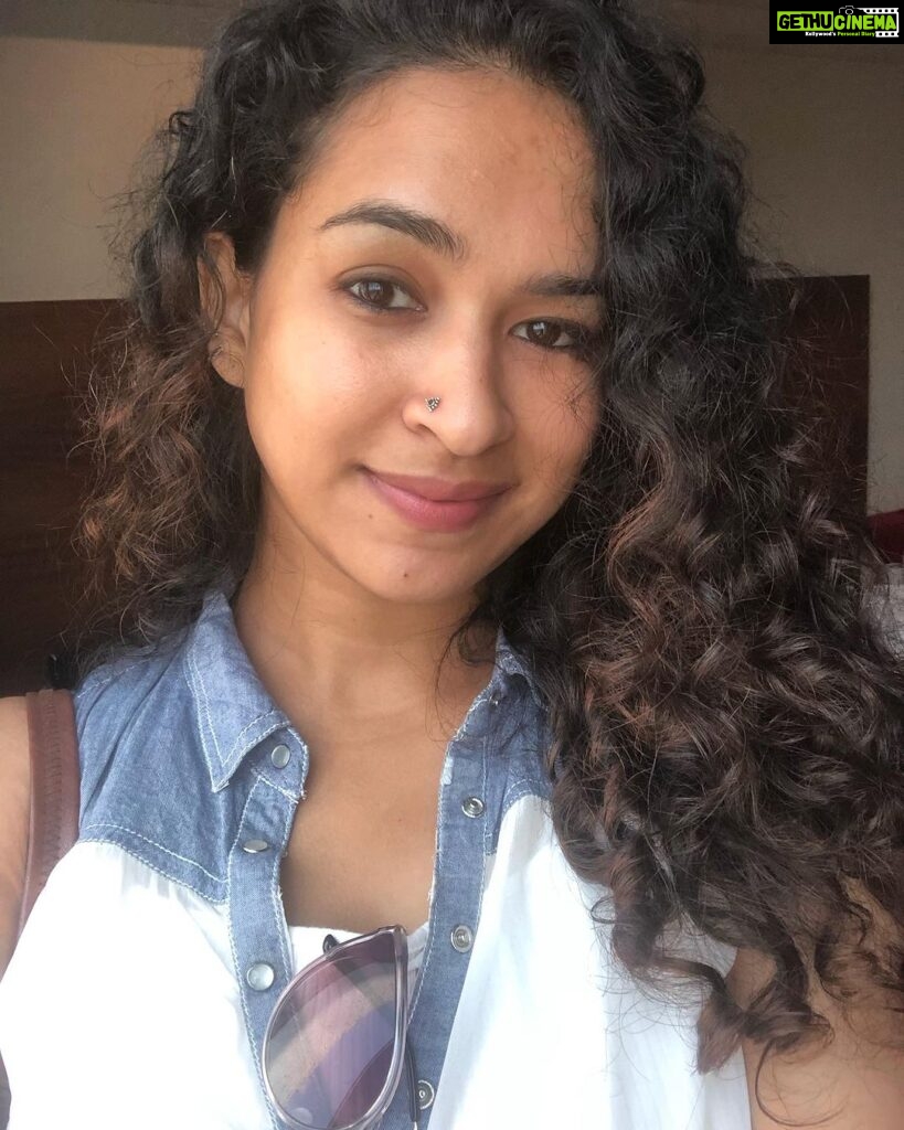 Misha Ghoshal Instagram - Hello there ❤️ posting a selfie after a veryyyyy long time 🙈