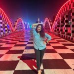 Misha Ghoshal Instagram - The inner child in me got way too excited seeing this bridge 🥺❤️ pure love and joy #colors #lighting #nightlife #chennai #bridge #marinabeach Napier Bridge, Marina Beach , Chennai