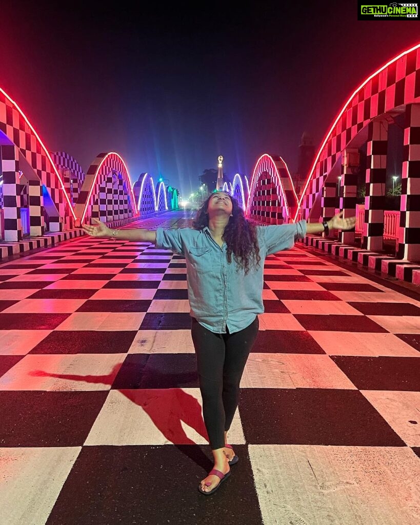 Misha Ghoshal Instagram - The inner child in me got way too excited seeing this bridge 🥺❤️ pure love and joy #colors #lighting #nightlife #chennai #bridge #marinabeach Napier Bridge, Marina Beach , Chennai