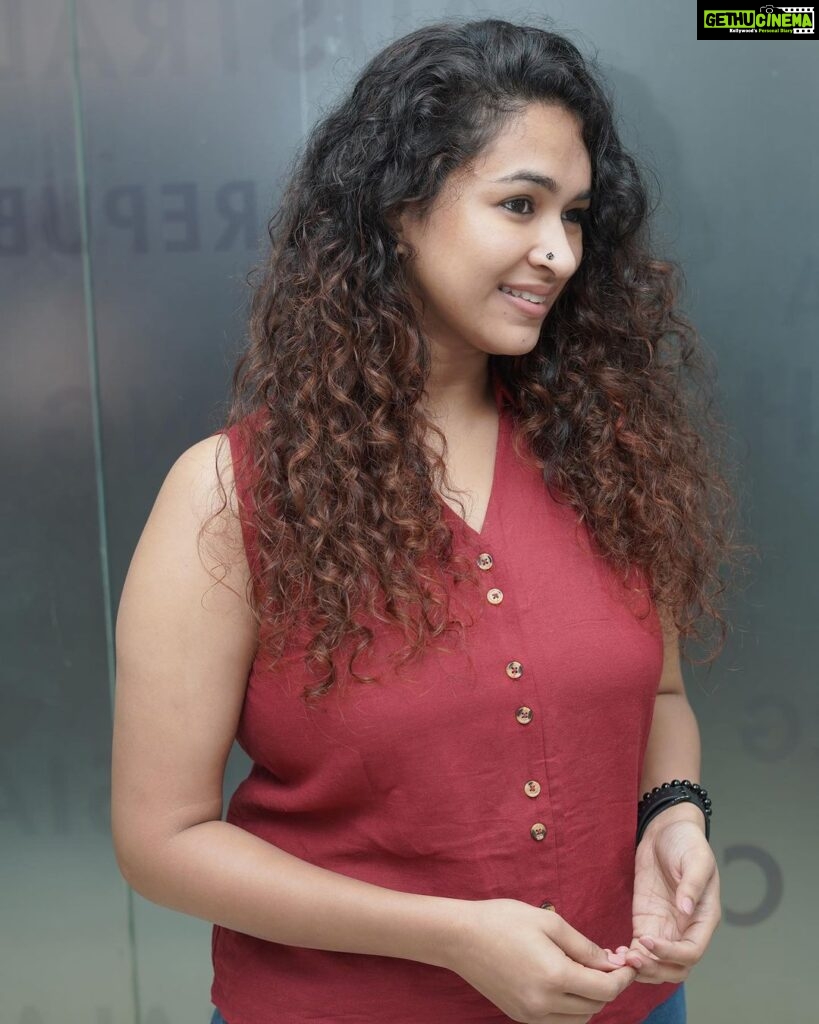 Misha Ghoshal Instagram - Embracing my Curls with @toniandguyindia which is a CG friendly salon ❤ and is one of the best in Chennai Stylist: @phupdorjee #curls #natural #tonyandguy #cg
