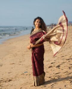 Misha Ghoshal Instagram - Photo dump from the saree series… posting all the pics i liked in the same post… let me know if u liked it too 😊
