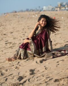 Misha Ghoshal Instagram - Photo dump from the saree series… posting all the pics i liked in the same post… let me know if u liked it too 😊