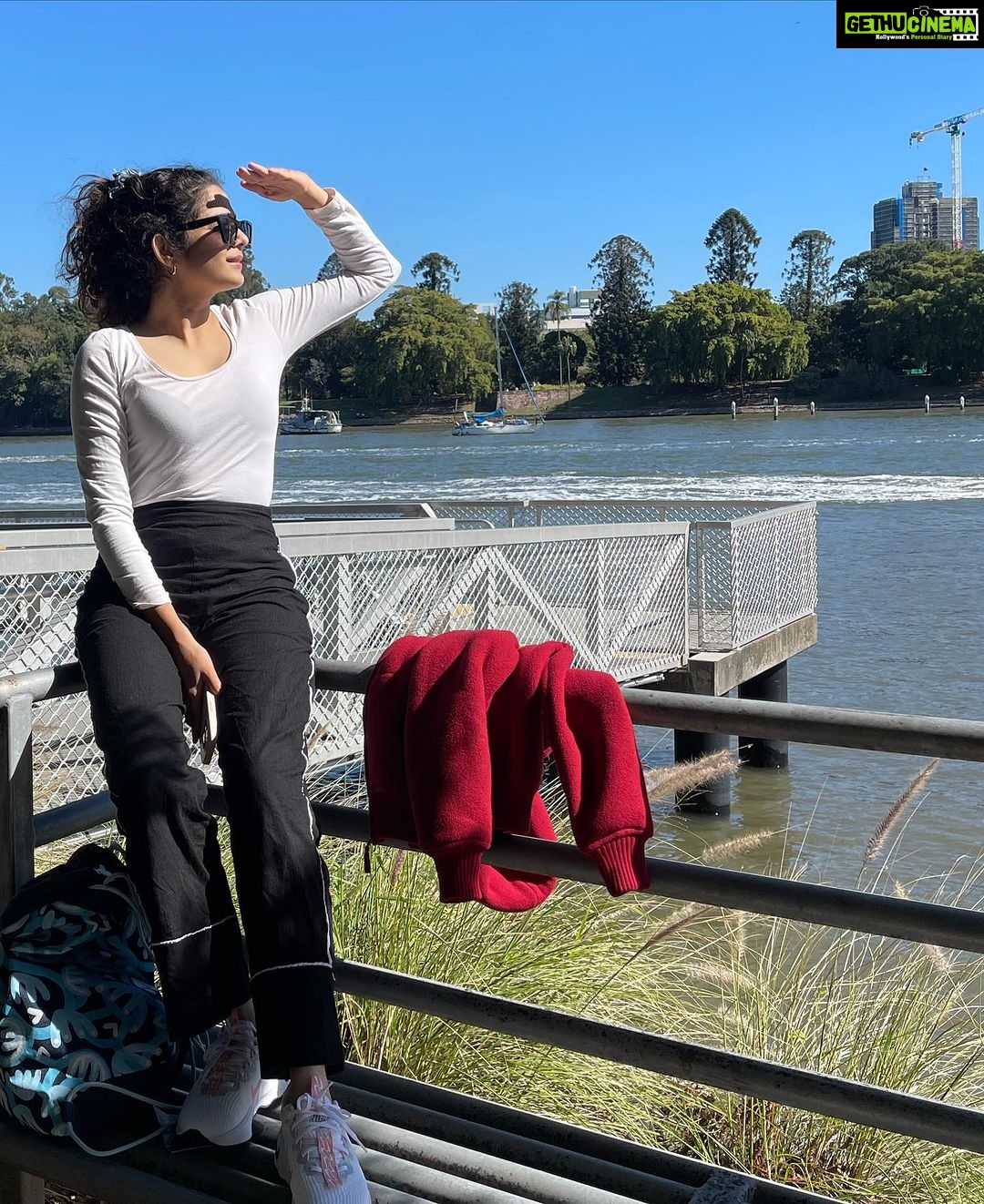 Mithila Palkar Instagram - Last day in Bris-bae-ne was full of all things fun - we kayaked, packed a picnic and scooted off to our next destination - Gold Coast! ☀️ @queensland @riverlifebrisbane #brisbaneanyday #visitbrisbane #australia Brisbane, Queensland, Australia