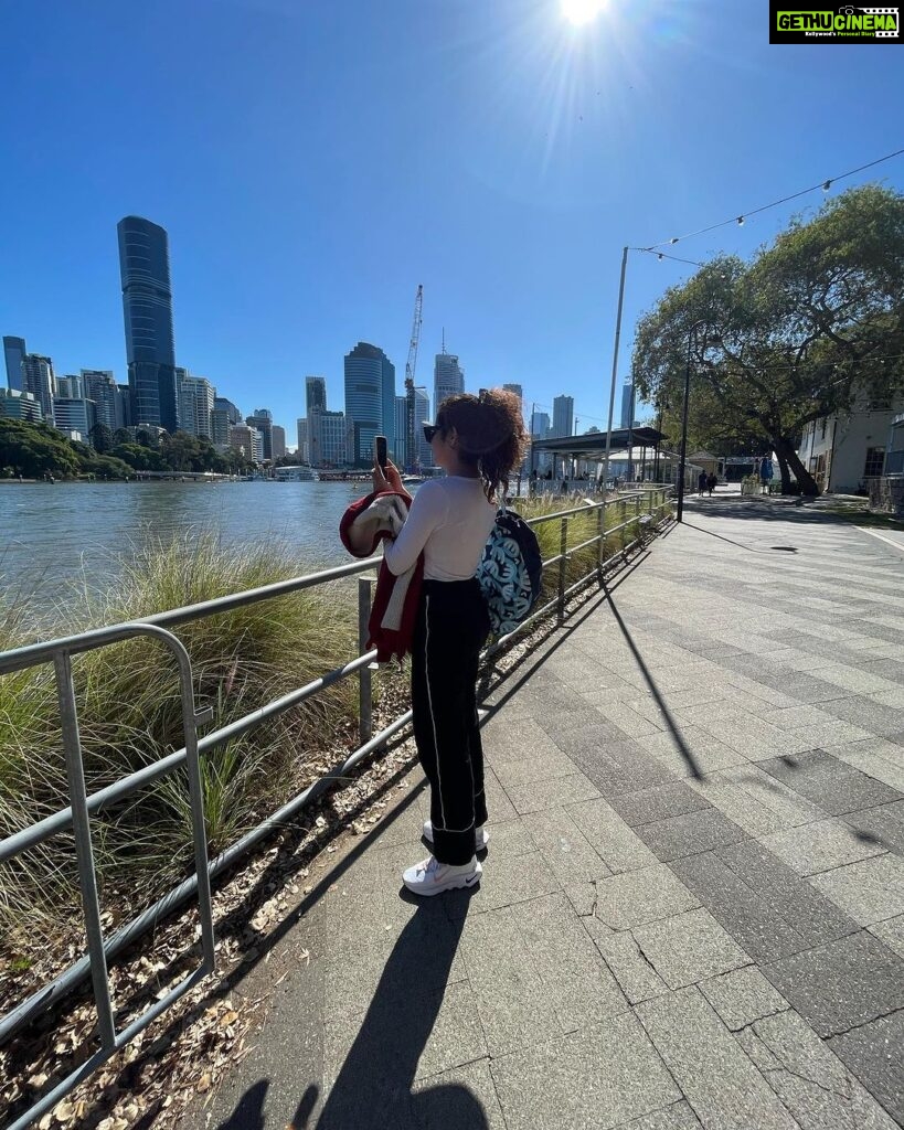 Mithila Palkar Instagram - Last day in Bris-bae-ne was full of all things fun - we kayaked, packed a picnic and scooted off to our next destination - Gold Coast! ☀️ @queensland @riverlifebrisbane #brisbaneanyday #visitbrisbane #australia Brisbane, Queensland, Australia