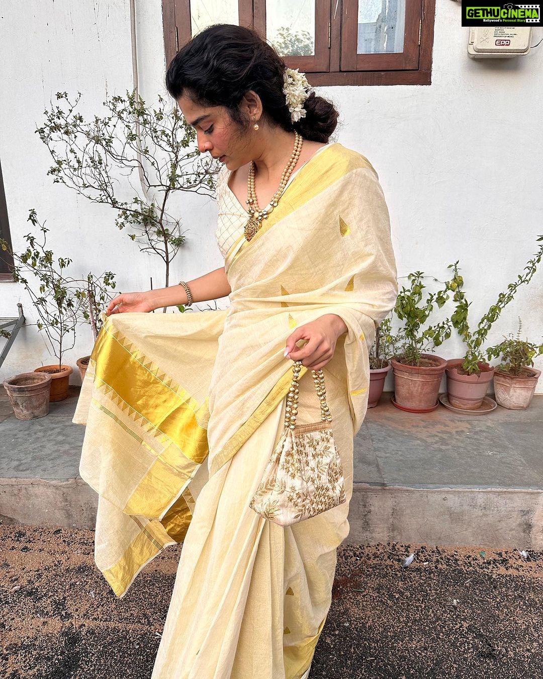 Mithila Palkar Instagram - Onam Ashamsakal, you guys! ✨Have an extra share of payasam for me - whichever is your favourite one :)