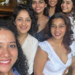 Mithila Palkar Instagram – Love me a good cliché! 🥂♥️👙🥳 #girlstrip #DilChahtaHai