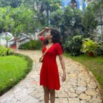 Mithila Palkar Instagram - Wanderer ☔️ 📸 My holiday photographer @mitaliimayekar ♥️ Goa India