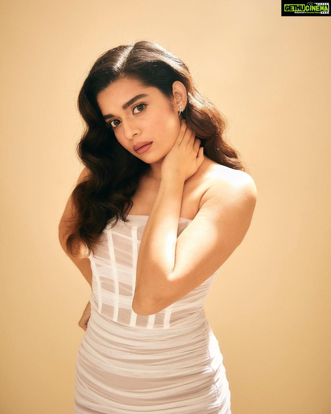 Mithila Palkar Instagram - White Light ✨ Wearing @revolve at @nykaafashion Jewels @aahiradiamonds Styling @shreejarajgopal Style team @dhwanii.jain @deepika_ramnani Make up @sahithya.shetty #make up team @pradnya_tambde Hair @deepalid10 Hair team @vidushiparashar18 Photographer @kadamajay