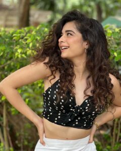 Mithila Palkar Instagram - A musical monsoon day! ☔️

Glam and outtakes @shrushti_birje_28 🤍
Hair by @makeupandhairby_netra 

Cheerleading by @milisavla 🥳