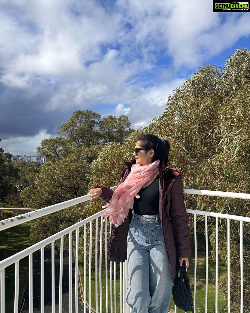 Mithila Palkar Instagram - A walk in the park 🍃 @westernaustralia #wathedreamstate #perth #kingspark @djurandi_dreaming #djurandidreaming #australia #australiatourism Kings Park and Botanic Garden