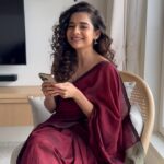 Mithila Palkar Instagram - I haven’t sung in a while, actually. So I just pulled something out of my archives. I love singing this song and I will sing it properly some day. Tab tak enjoy my random musing. Thanks @shrushti_birje_28 for indulging! #SingSongSaturday