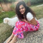 Mithila Palkar Instagram - Hakuna Matata 🐶✨ . @craftedbybinks - thanks for making me these pants that I am clearly living in! California, USA