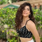 Mithila Palkar Instagram – A musical monsoon day! ☔️

Glam and outtakes @shrushti_birje_28 🤍
Hair by @makeupandhairby_netra 

Cheerleading by @milisavla 🥳