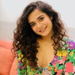 Mithila Palkar Instagram – “Good morning, dear 💐” 

Styled by @shreejarajgopal 
HMU @shrushti_birje_28 
Photography – the multitalented – @mostlysane 

Top – Revovle on @nykaafashion 
Pants – @pullandbear 
Shoes – @dior