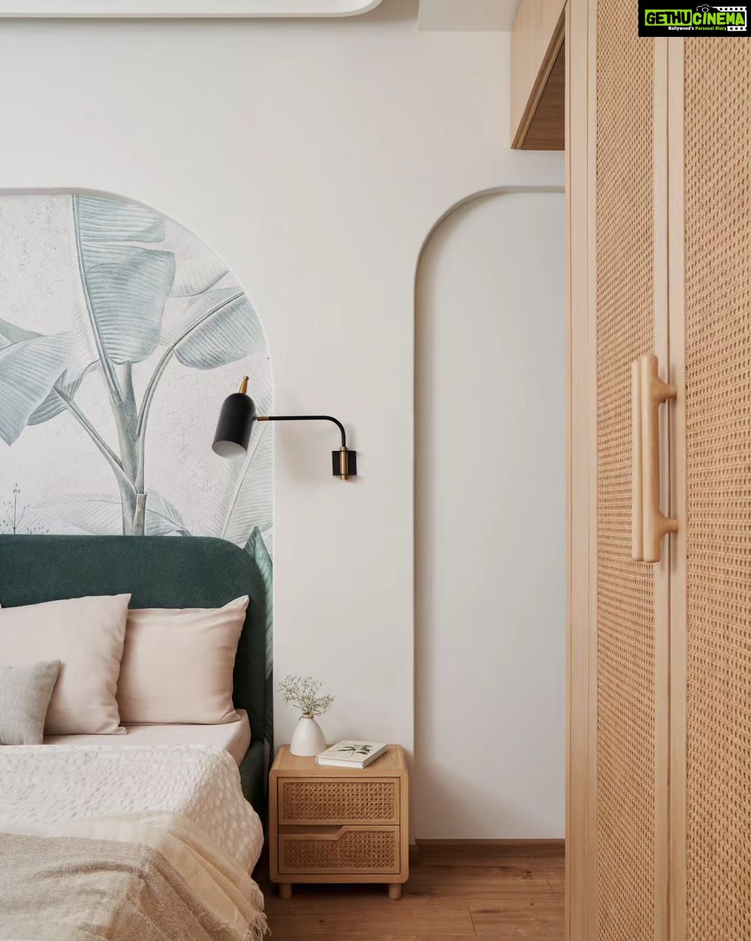 Mithila Palkar Instagram - The story behind actor Mithila Palkar's (@mipalkarofficial) new home in Mumbai is charming enough to make anyone smile. Watching her speak animatedly about her space and move through the rooms with ease brings a certain inexplicable feeling of satisfaction – of watching someone truly belong. It doesn’t hurt that the cute and cosy 700-square-foot apartment’s design, courtesy of Rutuja Tulsulkar, principal designer at Studio Bloom (@studiobloom.in), feels like a warm hug. With narratives of loving bonds, nostalgic allure and mesmerising vistas, awash in minimalist grace, the abode has it all. “Mithila, she knows what she wants,” says Rutuja. From the exact hue of the rust couch to the grain of the light-wood veneer found in abundance around the space, she was willing to wait rather than compromise. Read more at the link in bio Photography: Yadnyesh Joshi (@theendlessforms) Mithila's portrait: Harshita Nayyar (@harshitanayyar_) Words: Alisha Lad (@alisha___lad )