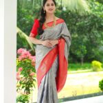 Miya George Instagram – I get that Sudden Indian feel when I wear a saree… If it’s a silk saree I totally become a Malayali pennu 🥰  Saree by @amyraonline  @femy_antony__  @sabarinathk_  @mayoorajewels_by_archana  @pranavraaaj