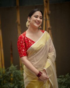 Miya George Instagram - Here begins my Onam season