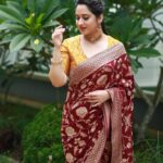 Miya George Instagram - Saree makes u dressed up instantly. If u add on bit makeup nd hairdo the result is ravishing 😍 Pure Banarasi saree from @amyraonline Styling @sabarinathk_ Mua @femy_antony__ 📸 @pranavraaaj @mayoorajewels_by_archana