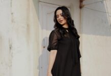 Miya George Instagram - Last from this series 😝 📸 @merin__georg dress @lisdesigns.in styling @sabarinathk_ makeup @amal_ajithkumar jewelry @adorebypriyanka
