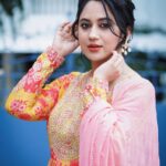 Miya George Instagram – Flowers do bring happiness right .. Wearing @silkycalicut 
Styling @sabarinathk_ 
Mua @femy_antony__ 
Jewelry @adorebypriyanka 
📸 @_the_lens_man