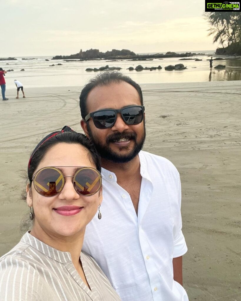 Miya George Instagram - When director calls packup early we go driving at the beach #muzhappilangaddriveinbeach #sunsetvibes #keralagodsowncountry Drive in Beach Muzhappilangad