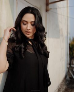 Miya George Instagram - Black to me is an emotion,an attitude and above all Real,which I was able to express to the best Styling @sabarinathk_ Photography by @merin__georg Dress @lisdesigns.in Mua @amal_ajithkumar Jewelry @adorebypriyanka
