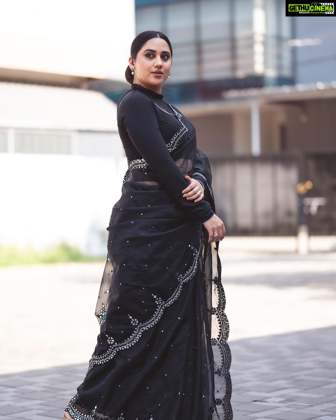 Miya George Instagram - Style. Class. Simple. Charming. Elegant - Black always works Saree @pothyskerala Styling @sabarinathk_ Mua @femy_antony__