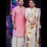 Miya George Instagram - പണിയെടുക്കാൻ മാത്രമല്ല ഫോട്ടോ എടുക്കാനും ഞങ്ങൾക്കറിയാം 🤓💪🏻 #begalibabusofdramajuniours അല്ലെ @meet_miya 😂😂 HMU : @makeupbyshibaz Captured by : @_arjun_a.k Retouch : @_the_lens_man #jeeva #miya #dramajuniours #zeekeralam #posers #happypeople