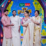 Miya George Instagram - ഞങ്ങളുടെ ഡ്രാമ ജൂനിയർ കുടുംബത്തിന്റെ വിഷു ആശംസകൾ ❤️ 💐 @starambika @vidhuprathap_official @meet_miya ❤️❤️ #happyvishu #wishes #zeekeralam #dramajuniors #miya #vidhuprathap #jeeva