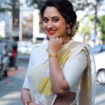 Miya George Instagram – Happy Vishu 🌼
Mua @femy_antony__ 
Saree @ar_handlooms_kuthampully 
Jewelry @ezerjewellery 
Clicks @abinprasad_cherthala 
Styling @sabarinathk_