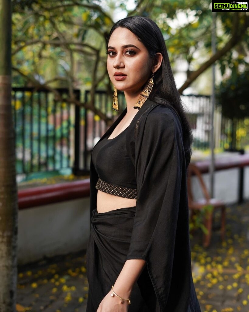 Miya George Instagram - Surround urself with gud people. Even the darkest phase will turn to be the brightest one Dress nd earrings by @saltstudio Mua @mukeshmuralimakeover styling @sabarinathk_