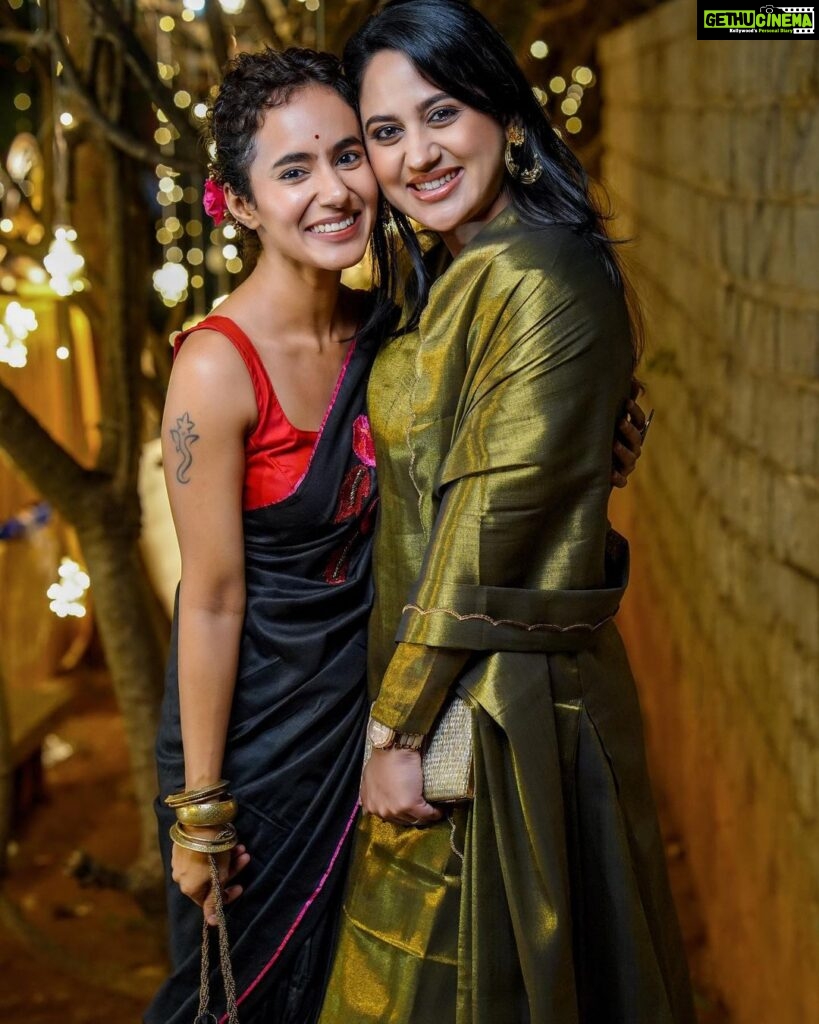 Miya George Instagram - Stay the same my dear..I want u to be like this even when u turn 60.. The charm, energy nd the Love . I want u to have all the happiness in this lyf. Love u dear & I miss u already @kavya_ajit_official #friendship #friendshipgoals #weddingfun #ethnicwear #girlpower #partytime