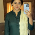 Miya George Instagram - Kurachu selfies orumichu ittal kuzhappam undo? Ellallo lle...😜