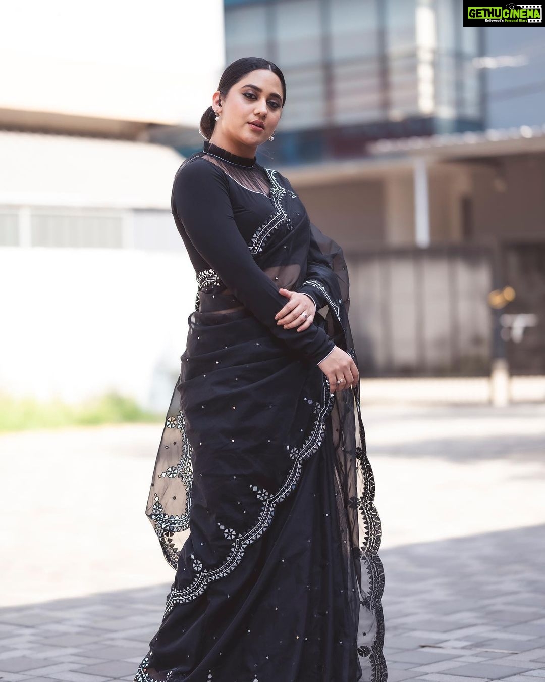 Miya George Instagram - Style. Class. Simple. Charming. Elegant - Black always works Saree @pothyskerala Styling @sabarinathk_ Mua @femy_antony__
