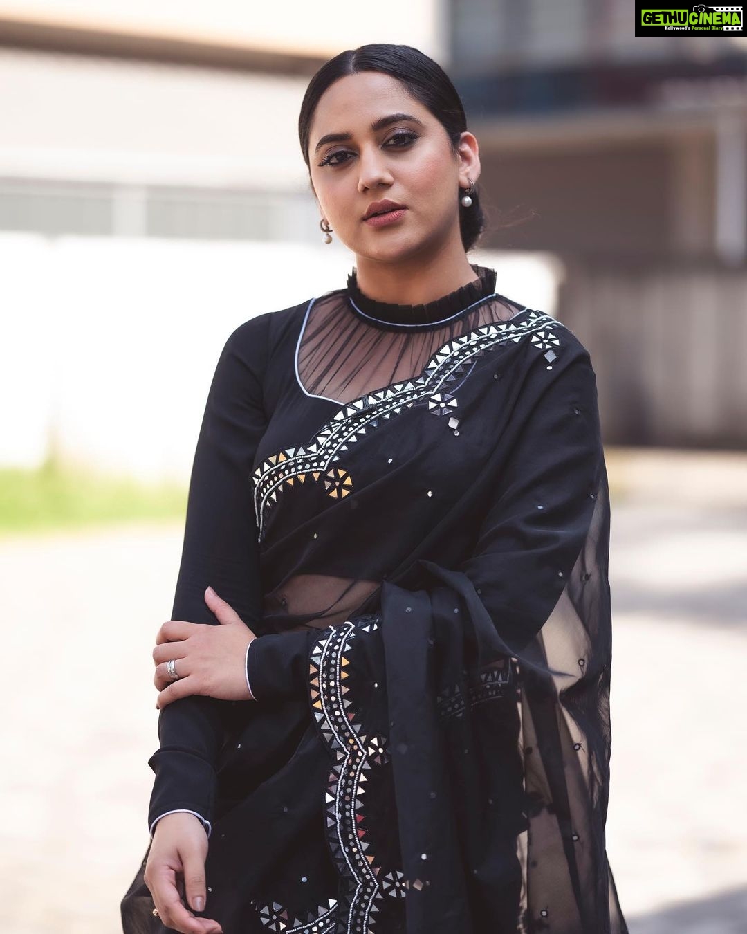Miya George Instagram - Style. Class. Simple. Charming. Elegant - Black always works Saree @pothyskerala Styling @sabarinathk_ Mua @femy_antony__