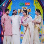 Miya George Instagram - ഞങ്ങളുടെ ഡ്രാമ ജൂനിയർ കുടുംബത്തിന്റെ വിഷു ആശംസകൾ ❤️ 💐 @starambika @vidhuprathap_official @meet_miya ❤️❤️ #happyvishu #wishes #zeekeralam #dramajuniors #miya #vidhuprathap #jeeva