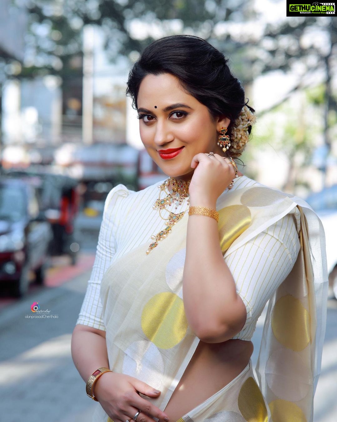 Miya George Instagram - Happy Vishu 🌼 Mua @femy_antony__ Saree @ar_handlooms_kuthampully Jewelry @ezerjewellery Clicks @abinprasad_cherthala Styling @sabarinathk_