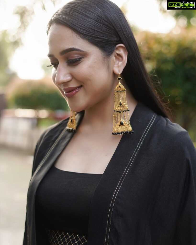 Miya George Instagram - Surround urself with gud people. Even the darkest phase will turn to be the brightest one Dress nd earrings by @saltstudio Mua @mukeshmuralimakeover styling @sabarinathk_