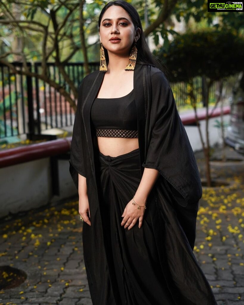 Miya George Instagram - Surround urself with gud people. Even the darkest phase will turn to be the brightest one Dress nd earrings by @saltstudio Mua @mukeshmuralimakeover styling @sabarinathk_