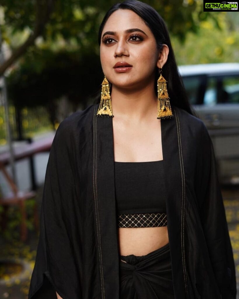 Miya George Instagram - Surround urself with gud people. Even the darkest phase will turn to be the brightest one Dress nd earrings by @saltstudio Mua @mukeshmuralimakeover styling @sabarinathk_